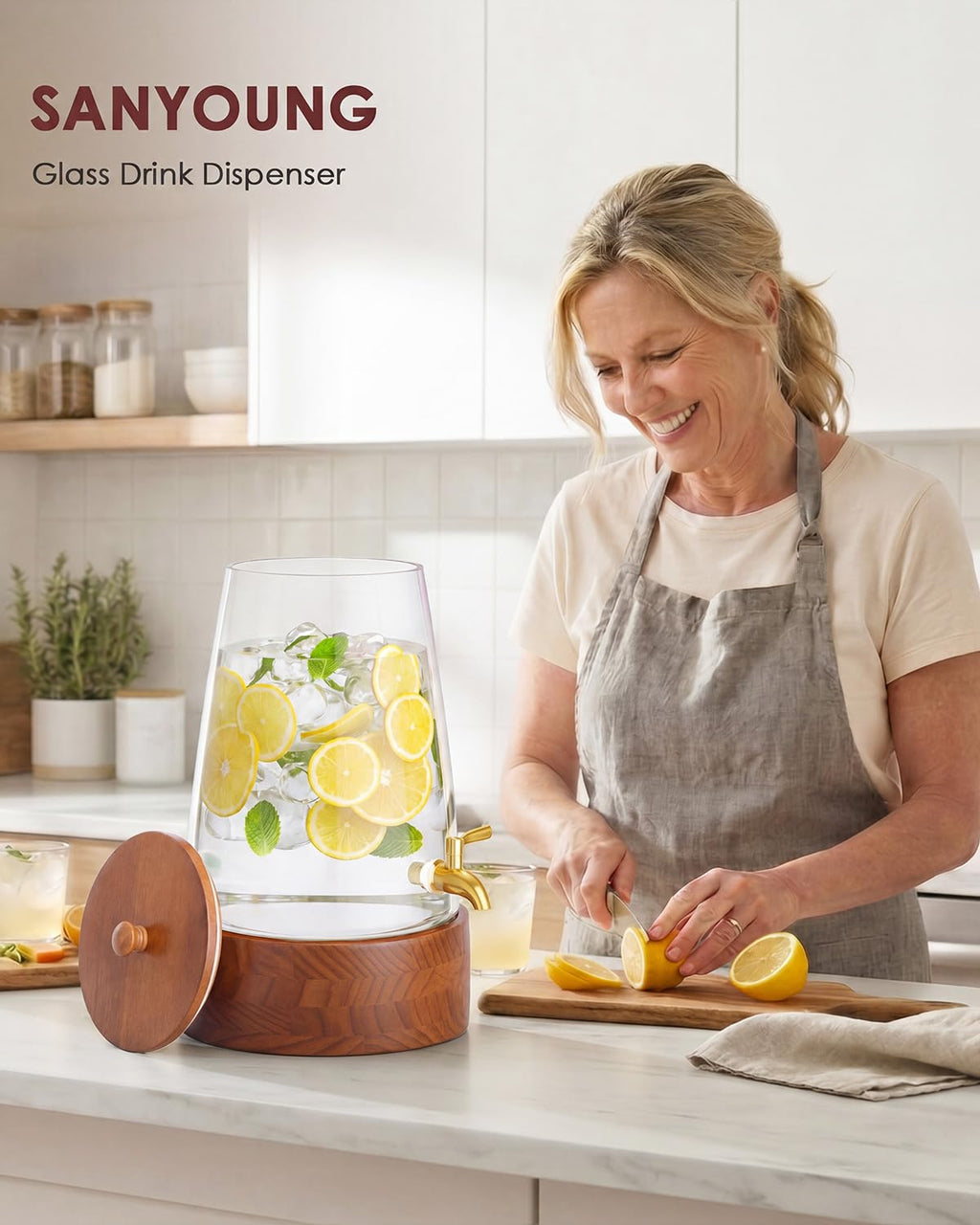 2 Gallon Glass Drink Dispenser with Spigot B820977